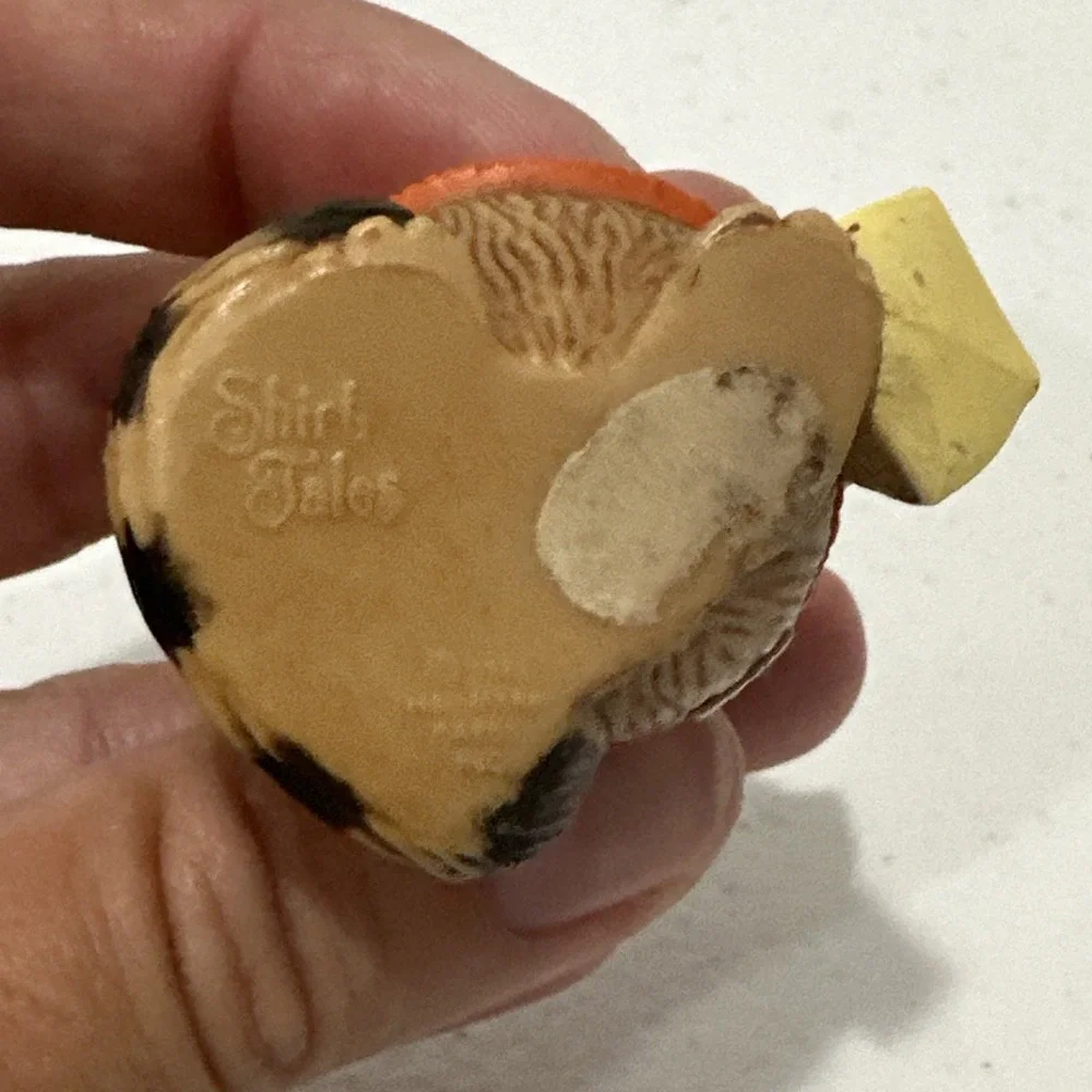 Vintage 1983 Hallmark Shirt Tales Merry Miniatures 2" Halloween Raccoon Figure - Picture 4 of 6